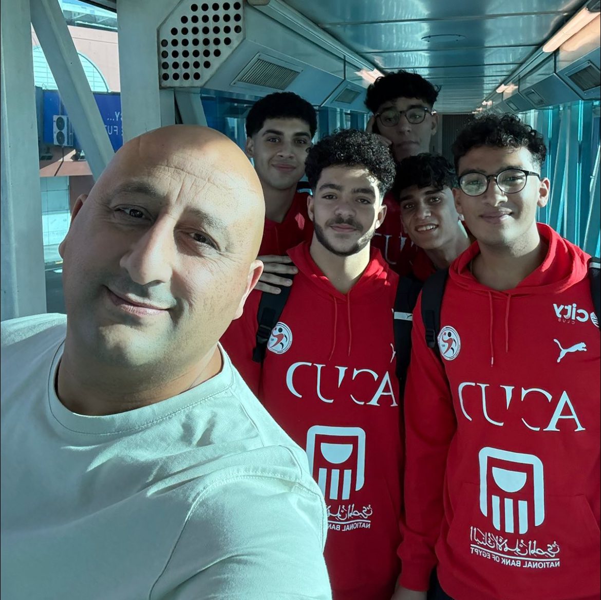 عضو اليد مع الأبطال